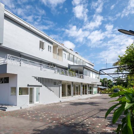 Bali Bustle Sunset Coliving And Coworking Space Legian Exterior foto